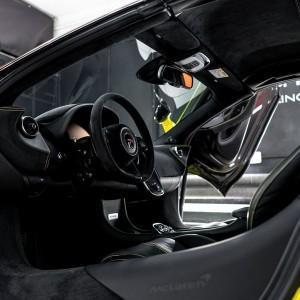 wnętrze McLarena