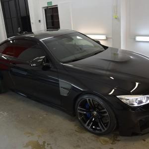 BMW M4 + zabezpieczenie Crystal Serum Black 1